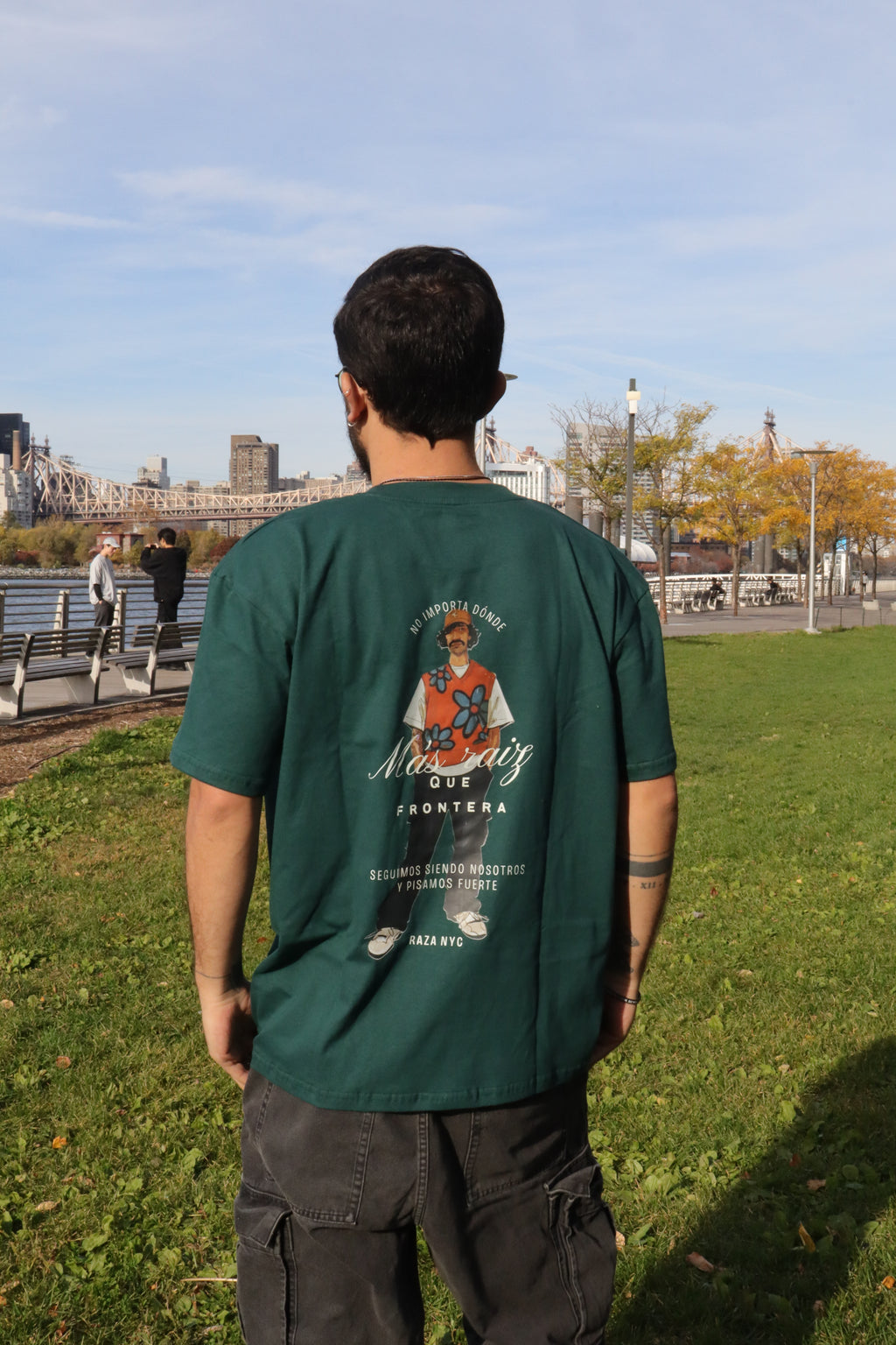 OVERSIZED TEE: PISANDO FUERTE