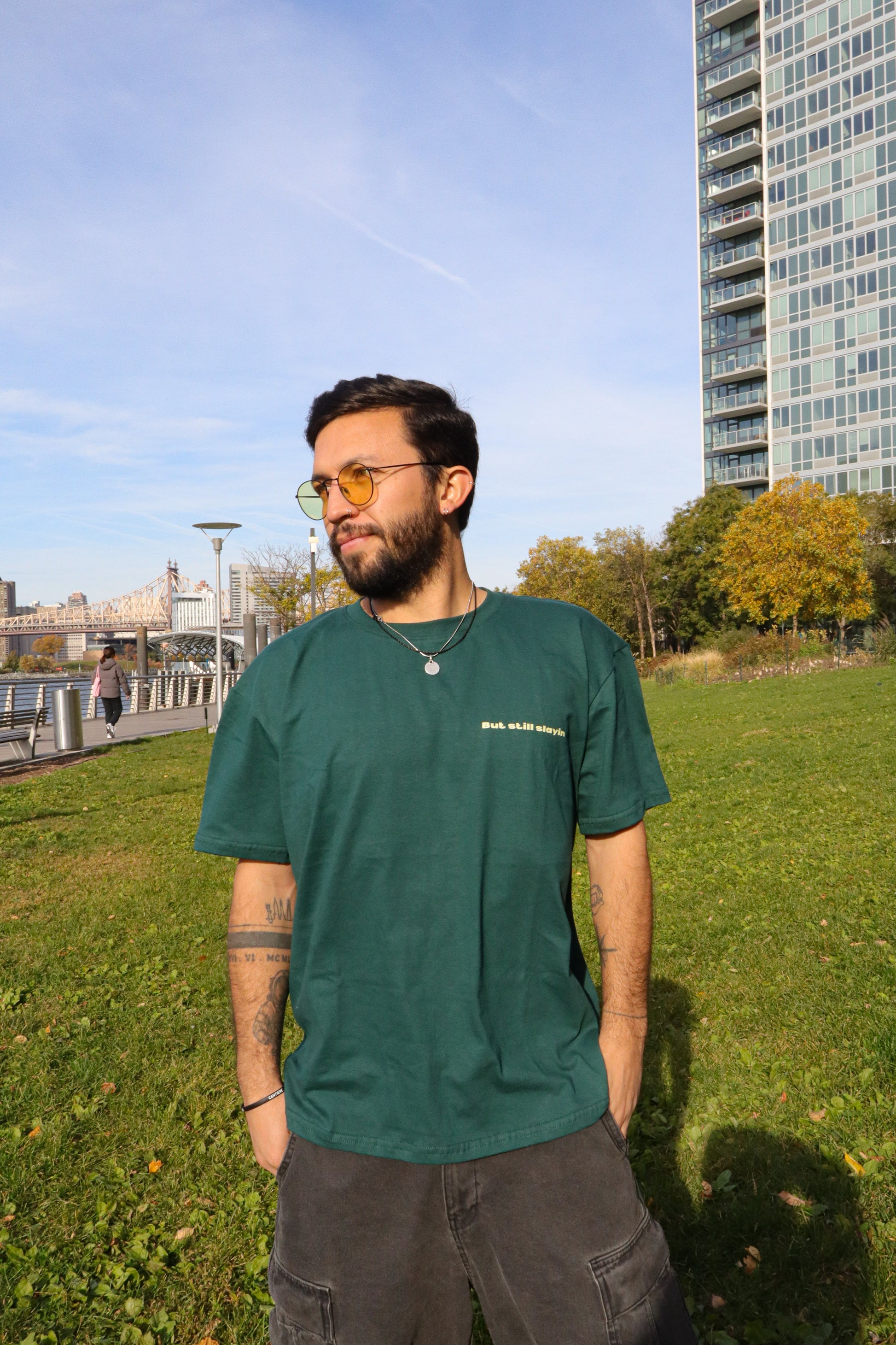 OVERSIZED TEE: PISANDO FUERTE