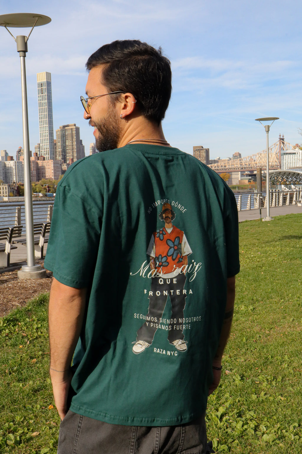 OVERSIZED TEE: PISANDO FUERTE