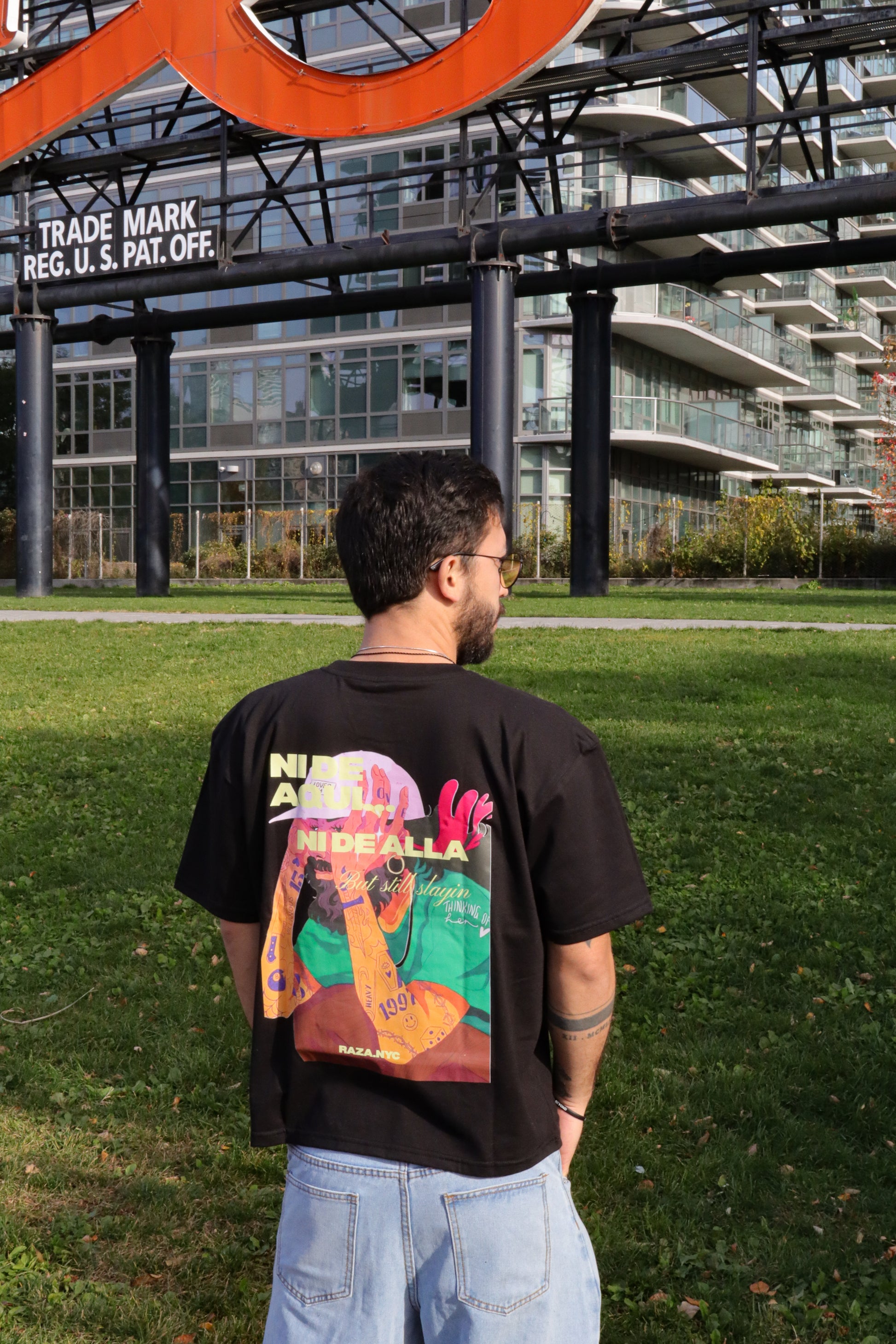 BOXY TEE: NI DE AQUÍ NI DE ALLÁ